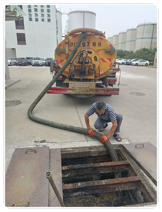 苍梧隔油池清掏