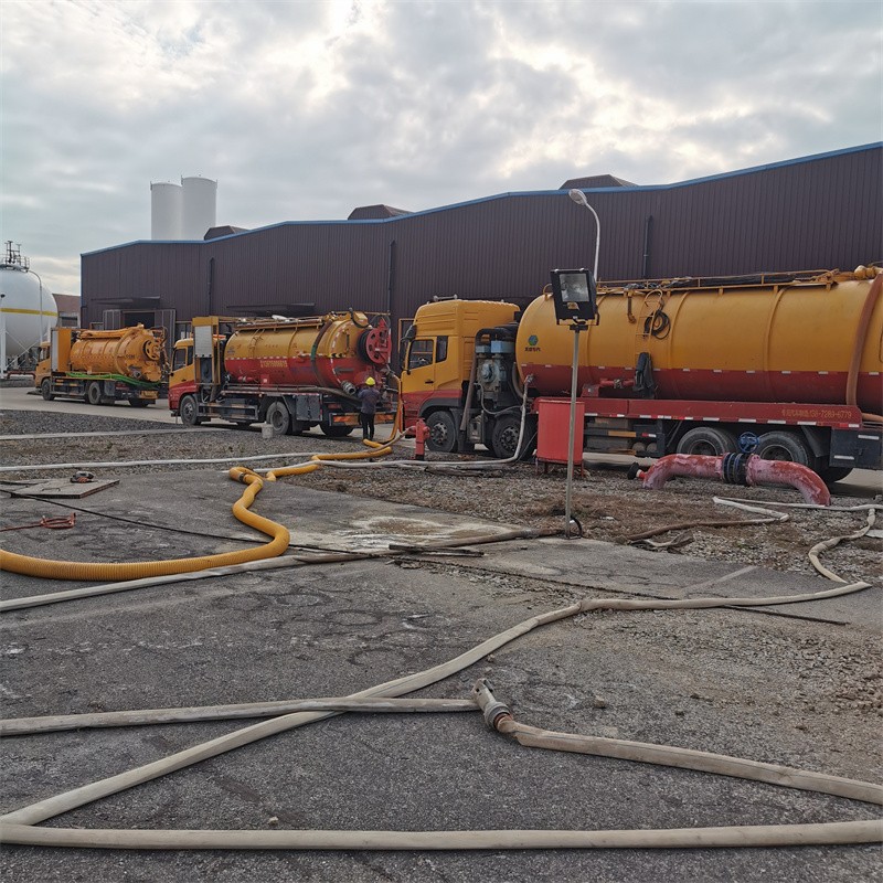 苍梧污水池清理